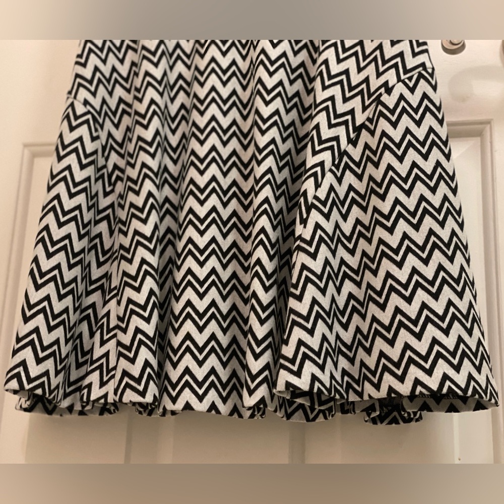 Sleeveless Dress, Chevron Sheila — By Trina Turk, Size Medium - Picture 14 of 15